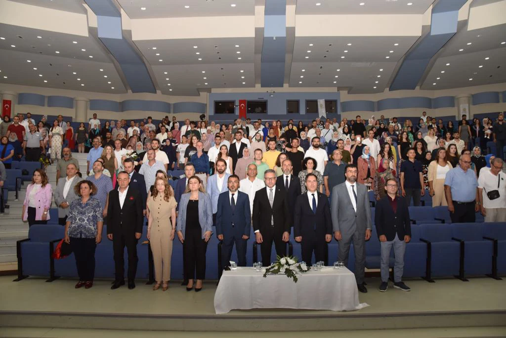 Selçuk İletişim 26. Dönem mezunlarını verdi